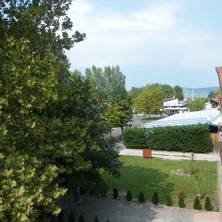 Park Setany Apartman Балатонлелле Экстерьер фото