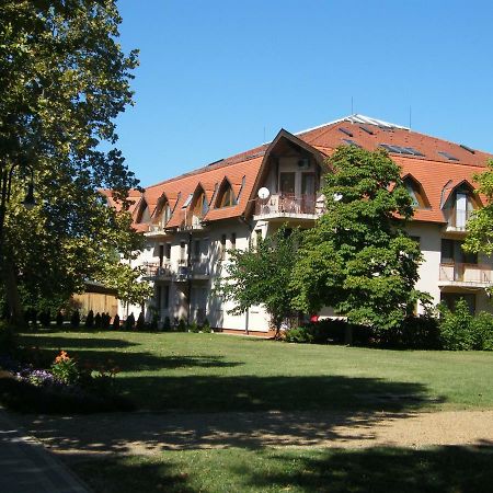 Park Setany Apartman Балатонлелле Экстерьер фото