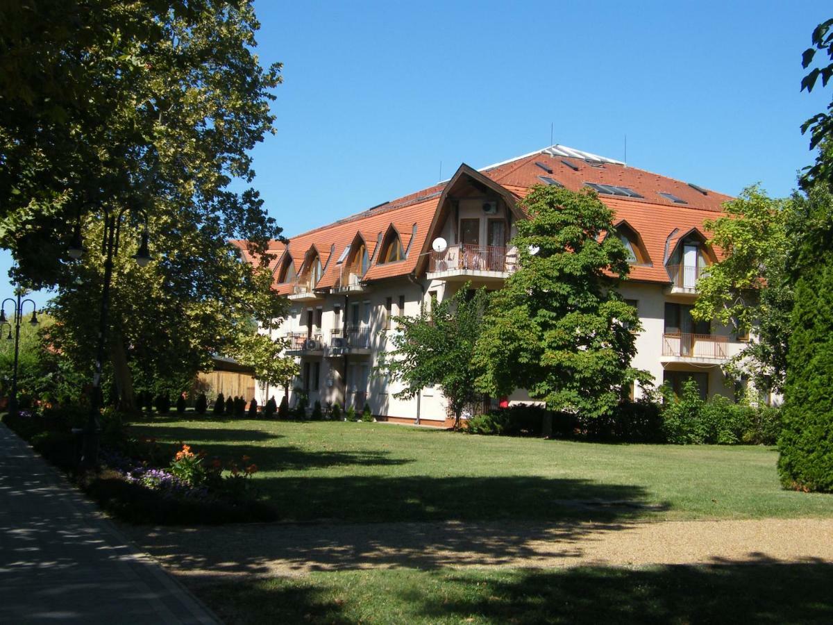 Park Setany Apartman Балатонлелле Экстерьер фото